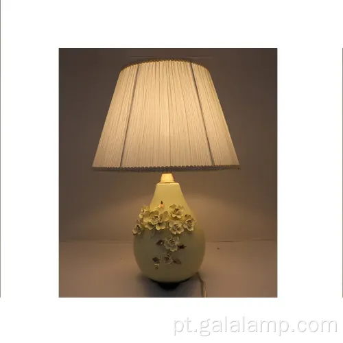 Lâmpada decorativa de ouro luxuosa com design de cerâmica